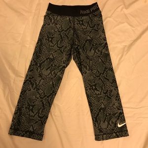 Cropped Nike Pro leggings